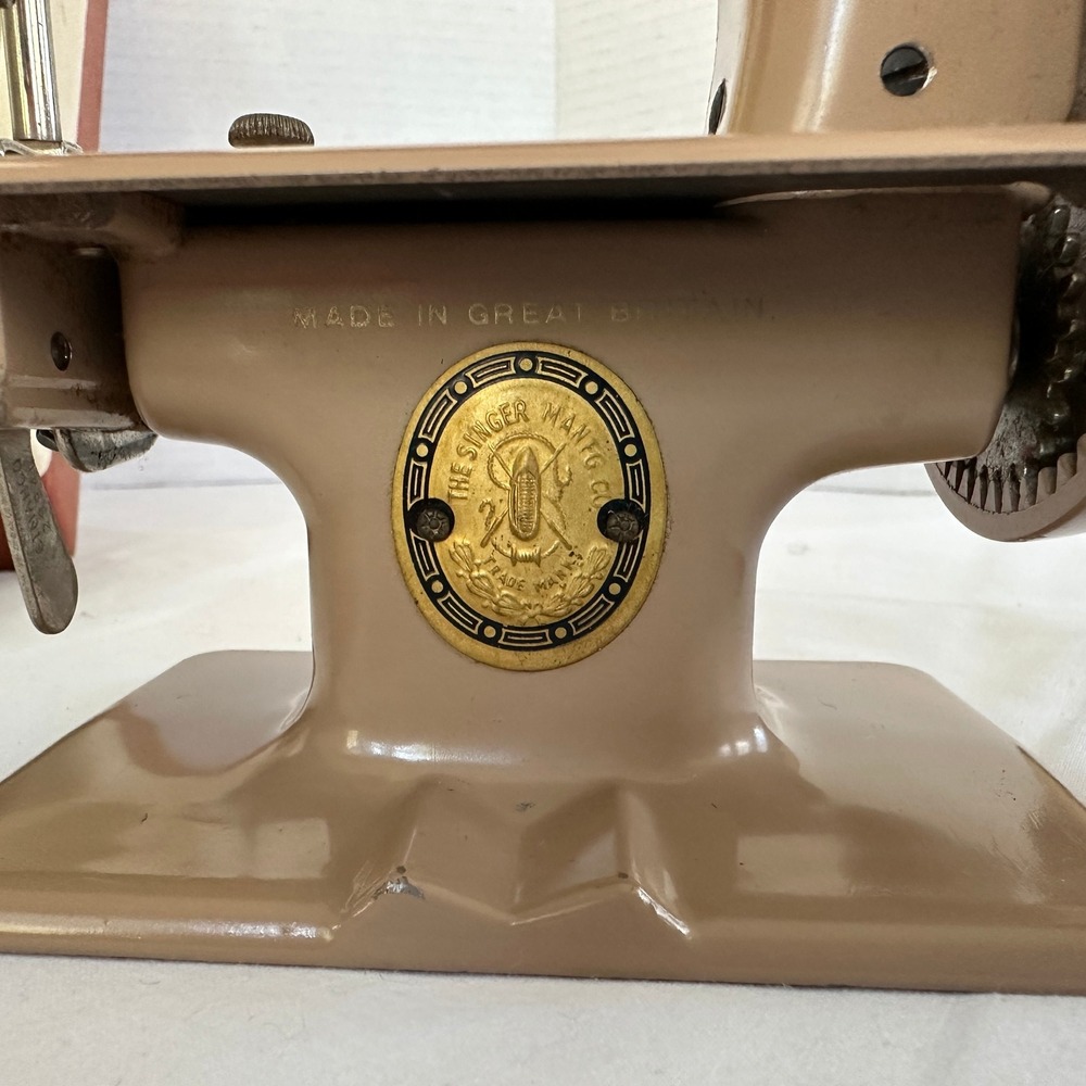 Singer Sewhandy Model 20 Sewing Machine Child Tan Good Vintage Hand Crank Case - Picture 5 of 16